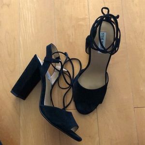 Steve Madden Serinac Lacy Block Heels